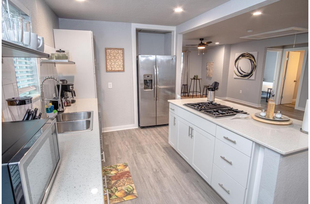 Сasa de vacaciones Stylish 4 Br2ba Renovated Near Downtown