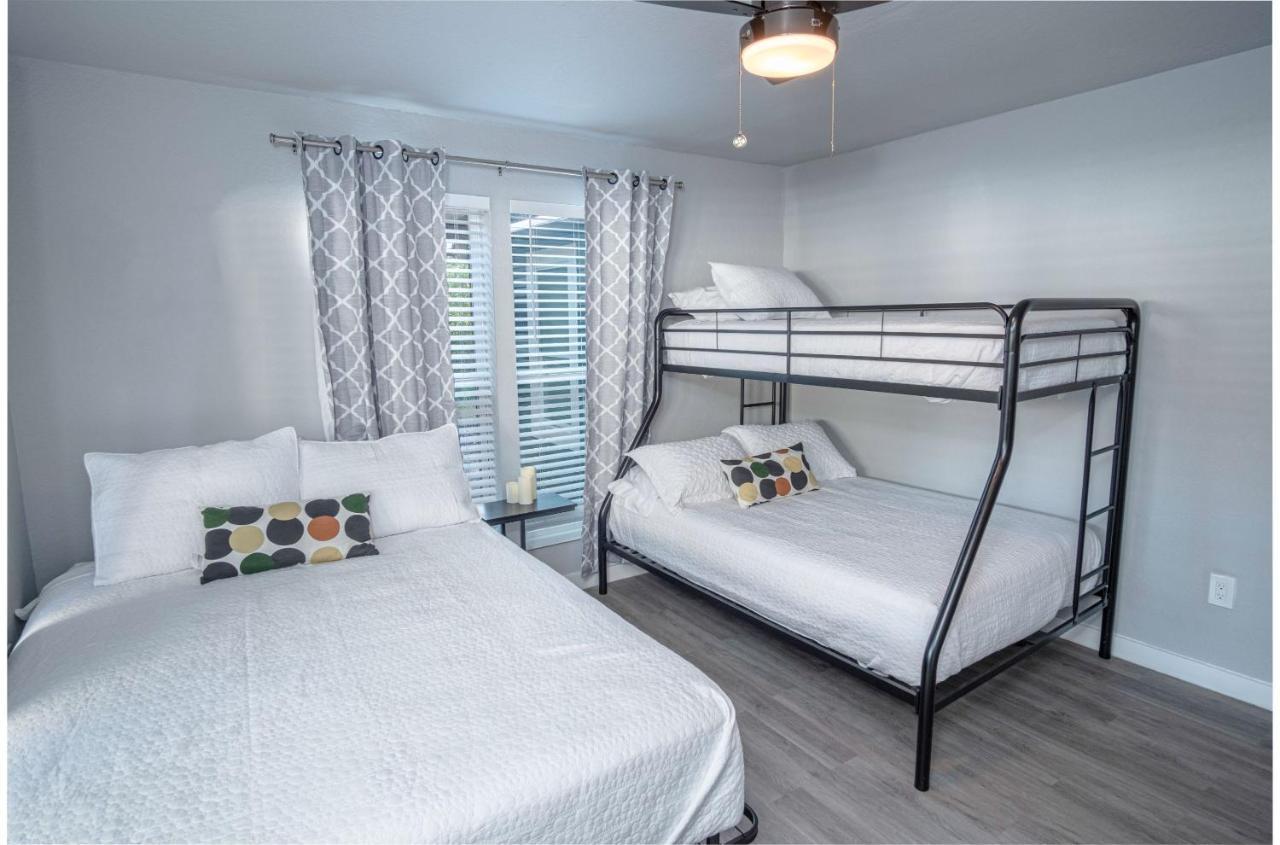 Ferienhaus Stylish 4 Br2ba Renovated Near Downtown