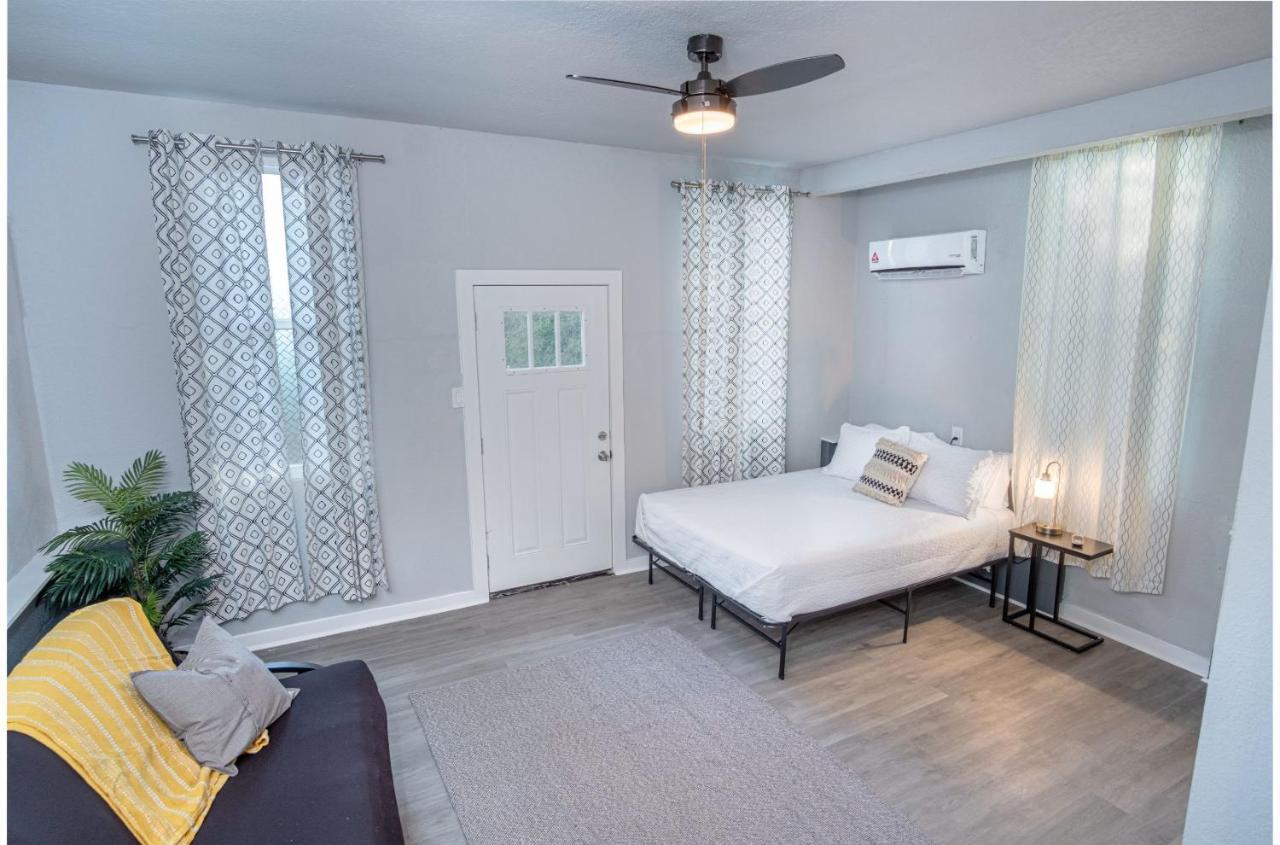 Stylish 4 Br2ba Renovated Near Downtown Ferienhaus